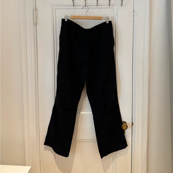 Aritzia Parachute Pants - Picture 1 of 3